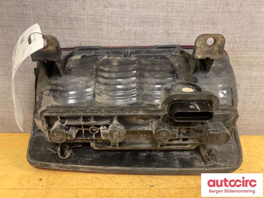 Baklykt høyre til VW Caddy 2004-2010 (Type III, Fase 1)  (VOLKSWAGEN|2K0 945 096 M|2K0 945 258 A)