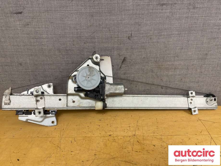 Ruteheis høyre til Mitsubishi Pajero 2007-2016 (Type IV, Fase 1)  (MITSUBISHI|5713A162|062040-2220)