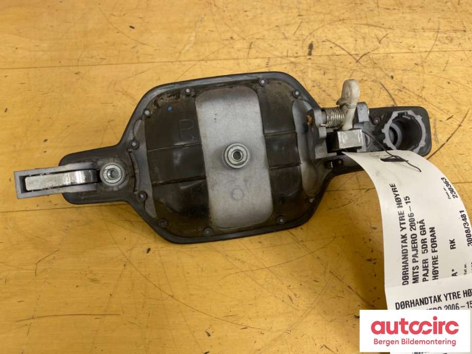 Dørhåndtak utv høyre foran til Mitsubishi Pajero 2007-2016 (Type IV, Fase 1) (MITSUBISHI|5716A336HB|)