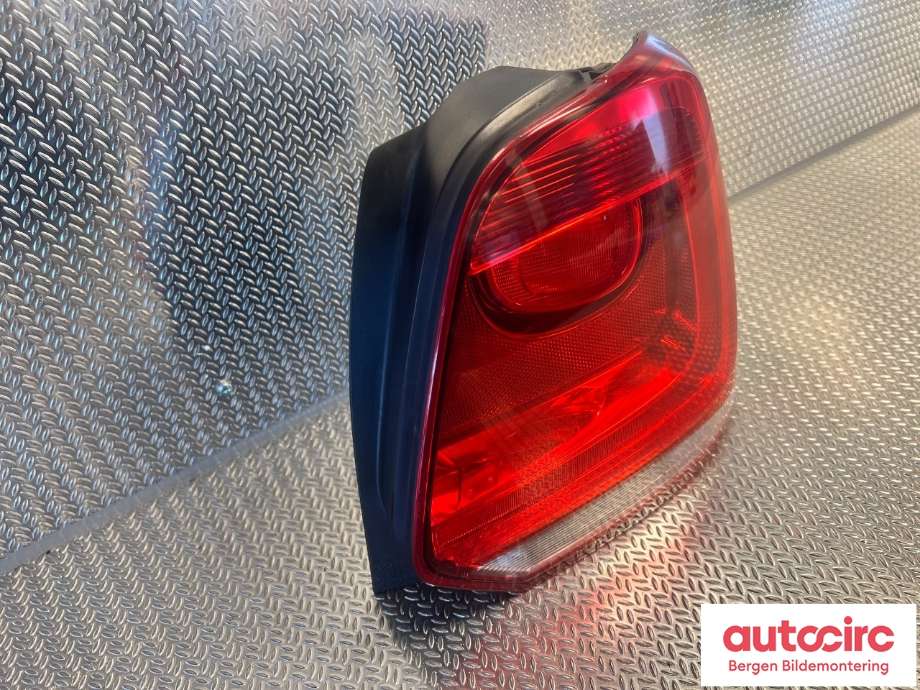 Baklykt høyre til VW Polo 2009-2014 (Type V, Fase 1)  (VOLKSWAGEN|6R0 945 096 AH|)