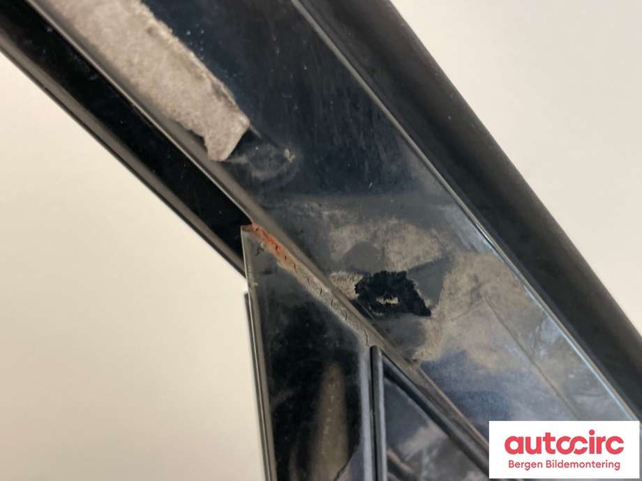 Dør høyre foran til Mitsubishi Pajero 2007-2016 (Type IV, Fase 1) (MITSUBISHI|5700A686|)