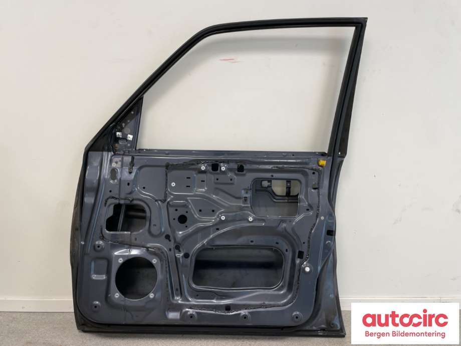Dør høyre foran til Mitsubishi Pajero 2007-2016 (Type IV, Fase 1) (MITSUBISHI|5700A686|)
