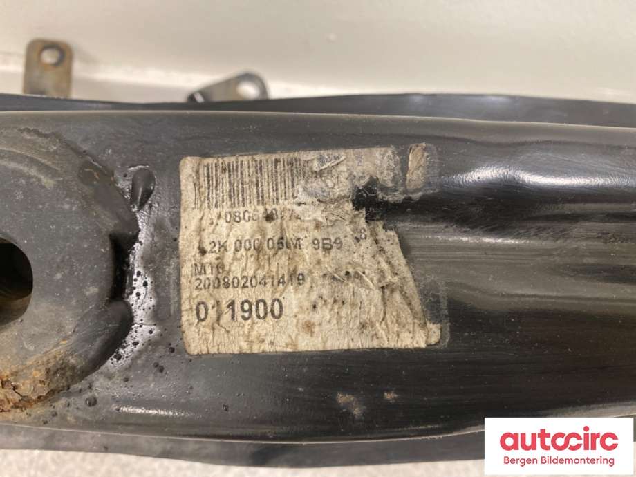 Støtfangerforsterkning foran til VW Caddy 2004-2010 (Type III, Fase 1)  (VOLKSWAGEN|1T0 807 109 B|)