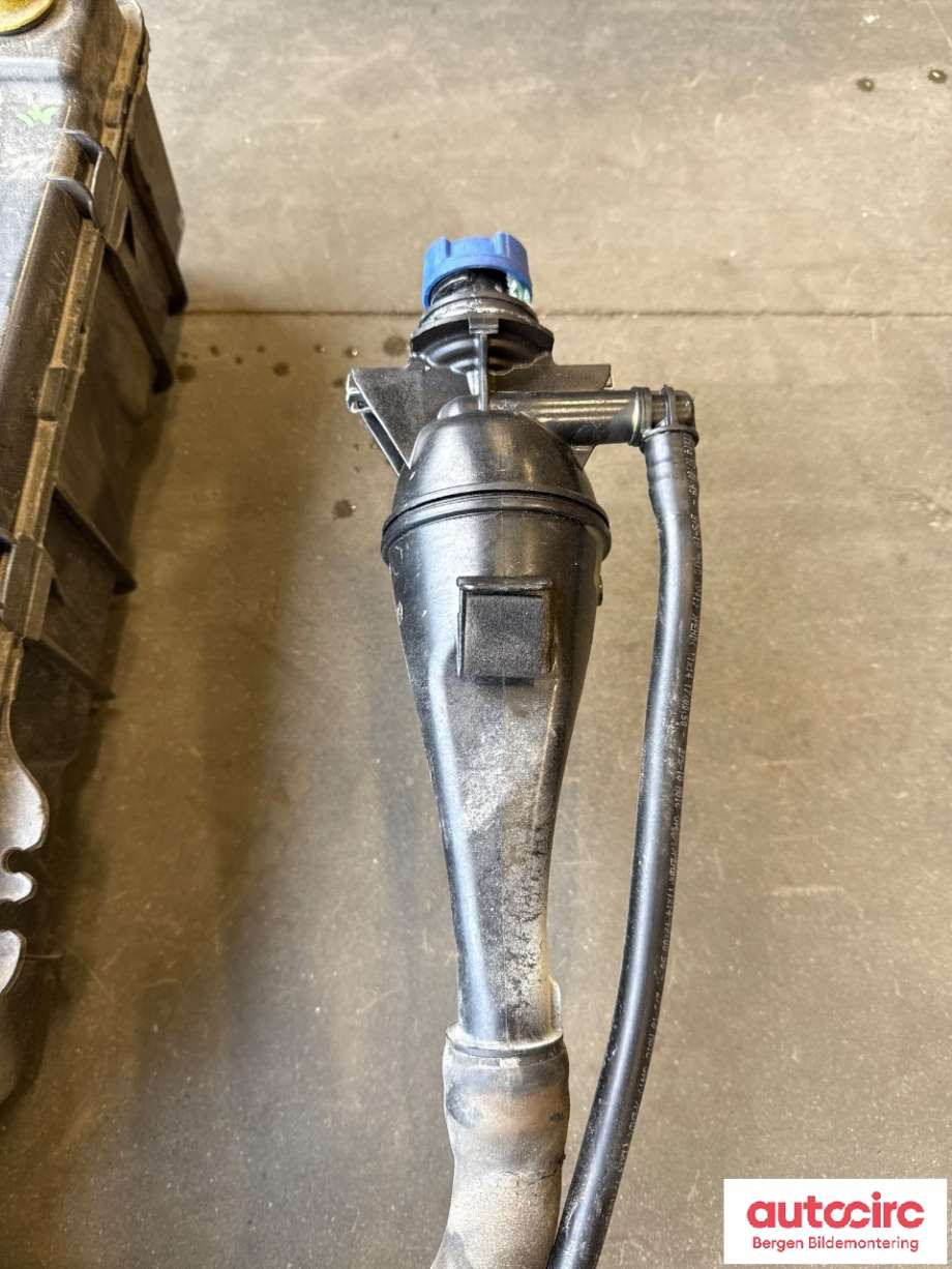 AdBlue tank til Citroën Jumpy 2016-->> (Type III)  (16 826 205 80||98 222 572 80)