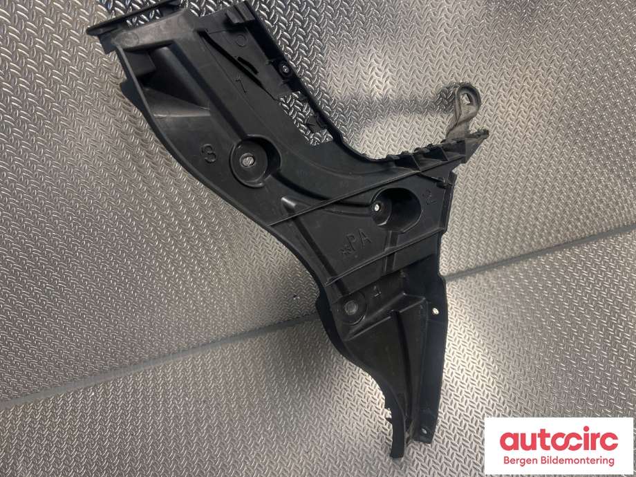 Støtfangerving høyre bak til Audi A3, 2016-2020 (Type III, Fase 2) (AUDI|8V4 807 378 D)
