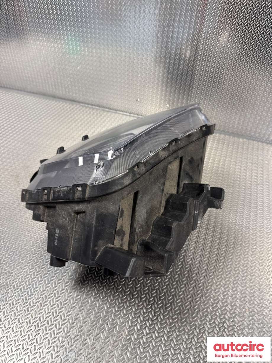 Frontlykt venstre halogen til Kia e-Soul 2019-->> (Type III)  (KIA|92201J 2000|)