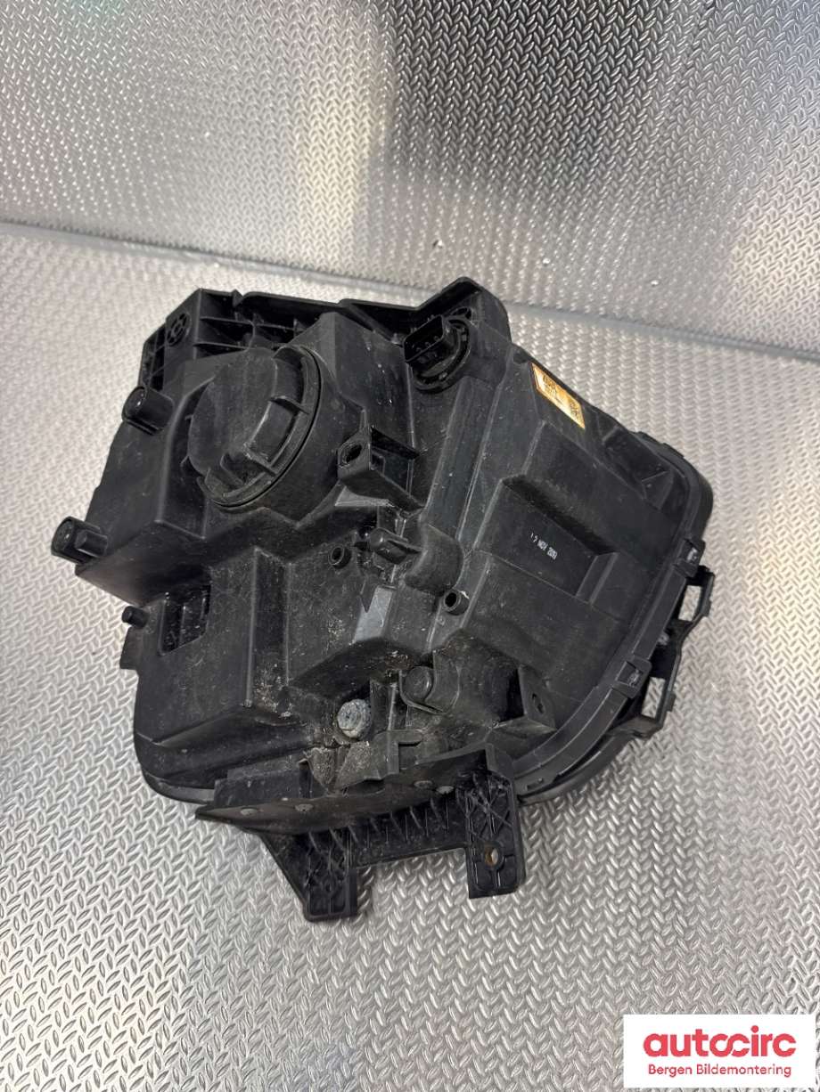 Frontlykt venstre halogen til Kia e-Soul 2019-->> (Type III)  (KIA|92201J 2000|)