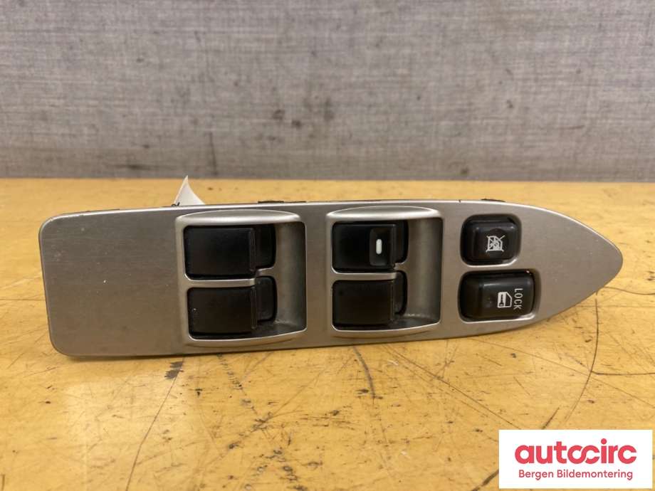 Bryter ruteheis til Mitsubishi Pajero 2007-2016 (Type IV, Fase 1) (MITSUBISHI|8608A110|)
