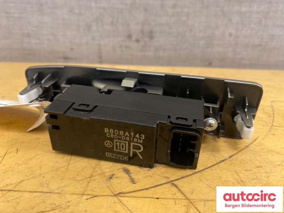 Bryter ruteheis til Mitsubishi Pajero 2007-2016 (Type IV, Fase 1) (MITSUBISHI|8608A143|)