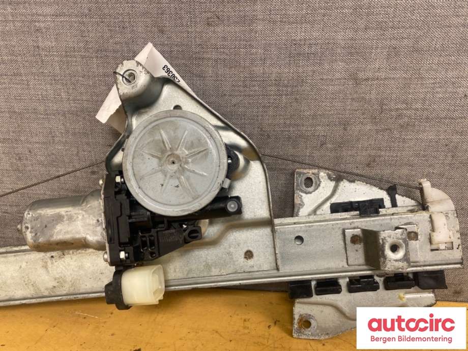 Ruteheis venstre til Mitsubishi Pajero 2007-2016 (Type IV, Fase 1) (MITSUBISHI|5743A089|)