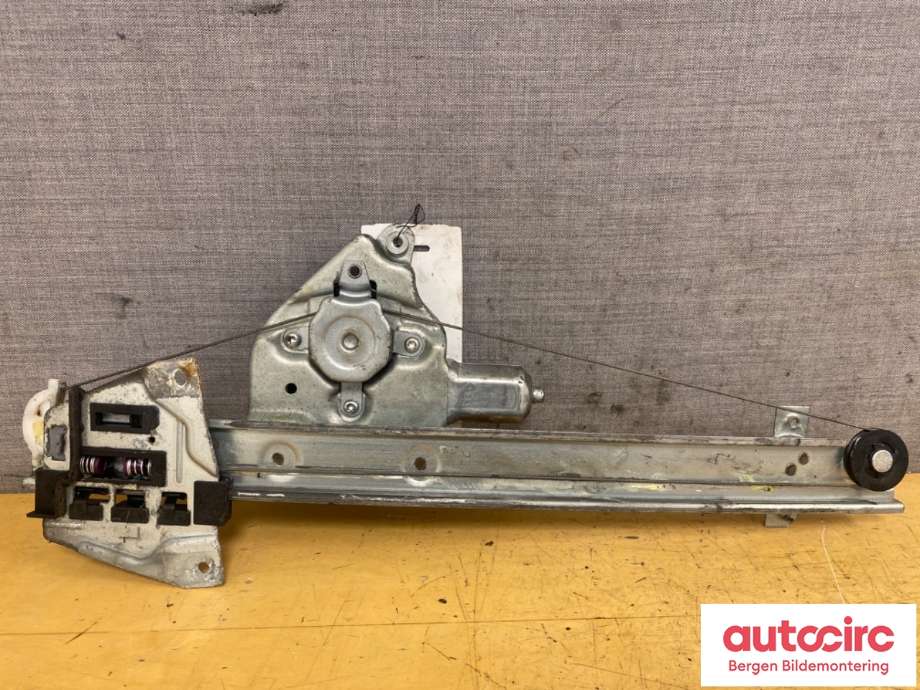 Ruteheis venstre til Mitsubishi Pajero 2007-2016 (Type IV, Fase 1) (MITSUBISHI|5743A089|)