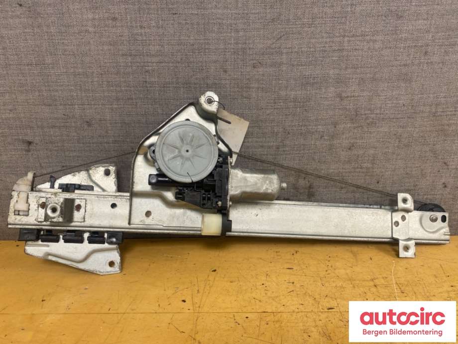 Ruteheis høyre til Mitsubishi Pajero 2007-2016 (Type IV, Fase 1) (MITSUBISHI|5743A090|)