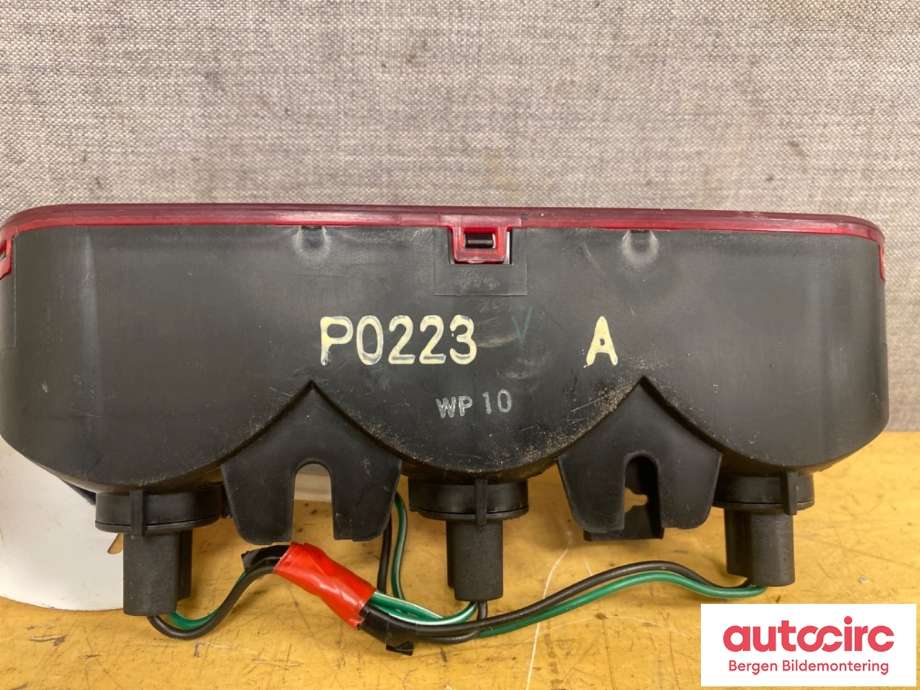 Baklykt bremselys bakrute til Mitsubishi Pajero 2007-2016 (Type IV, Fase 1)  (MITSUBISHI|MR490840|)