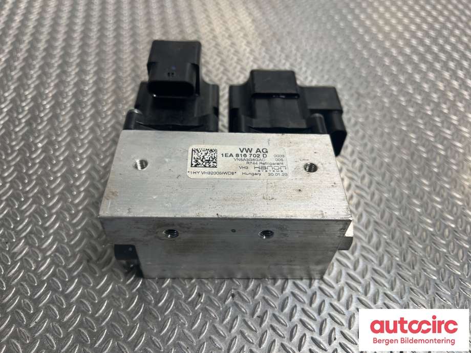 Diverse deler til VW ID.4 2020-->>  (VOLKSWAGEN|1EA 816 702 D|)