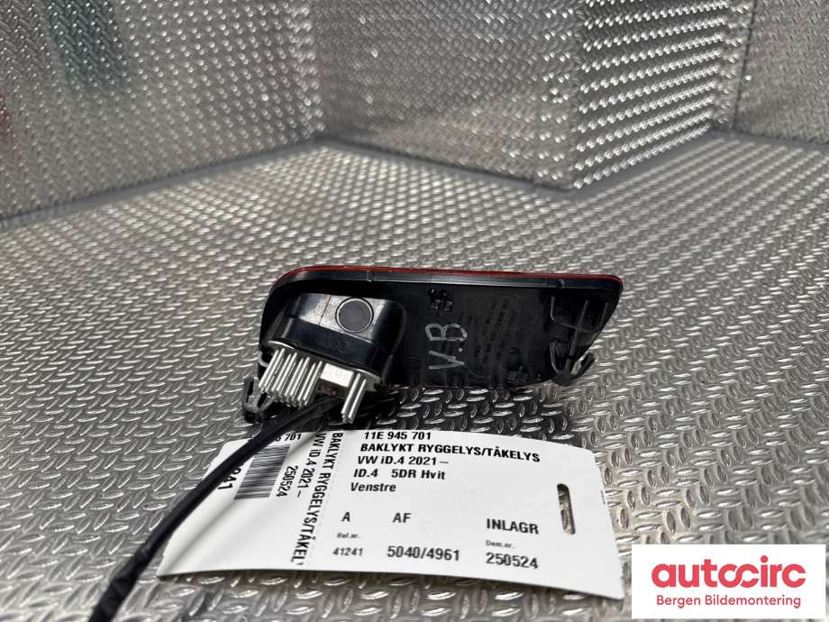 Baklykt fra støtfanger til VW ID.4 2020-->> (VOLKSWAGEN|11E 945 701|)