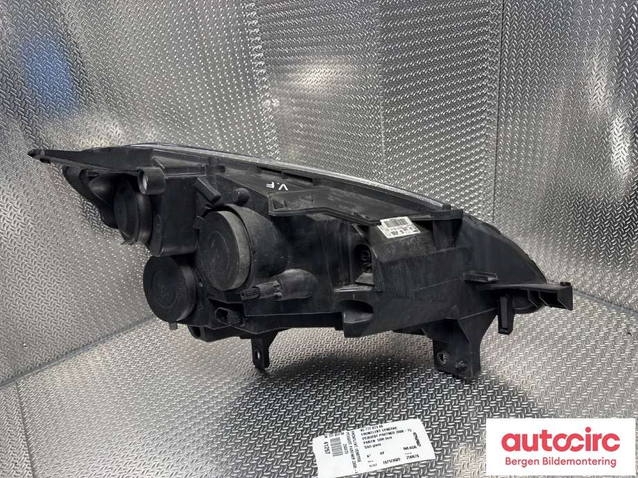 Frontlykt venstre halogen til Peugeot Partner 2008-2015 (Type II, Fase 1)  (PEUGEOT|96 772 024 80|)
