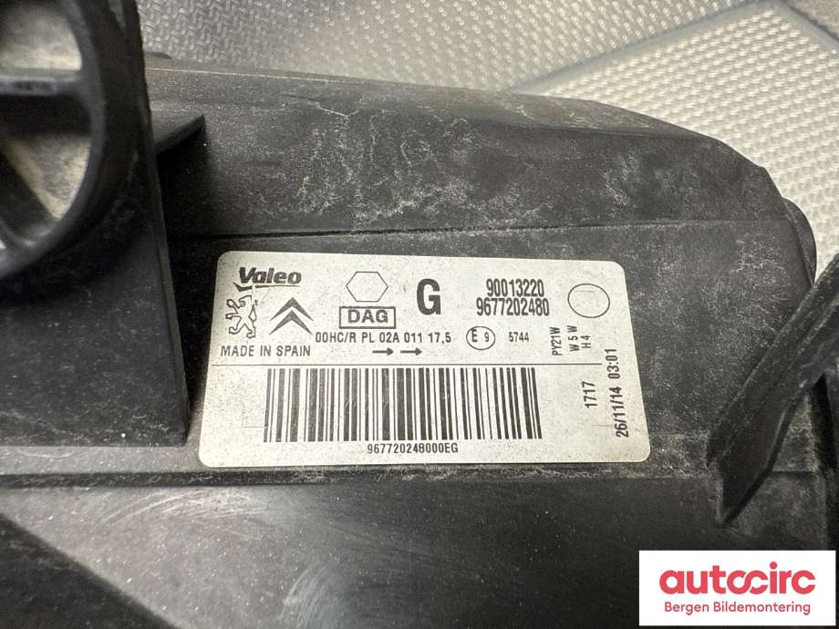 Frontlykt venstre halogen til Peugeot Partner 2008-2015 (Type II, Fase 1)  (PEUGEOT|96 772 024 80|)