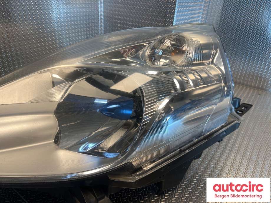 Frontlykt venstre halogen til Nissan Leaf 2011-2017 (Type I) (NISSAN|260753NL0A|)