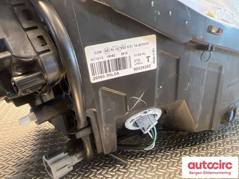 Frontlykt venstre halogen til Nissan Leaf 2011-2017 (Type I) (NISSAN|260753NL0A|)