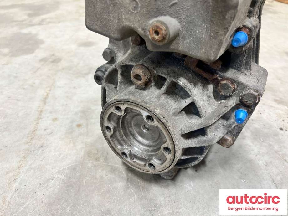 Kardang klokke bak til VW Transporter / Caravelle 2003-2009 (Fase 1) (T5) (T5) (VOLKSWAGEN|02W 525 010 J|)