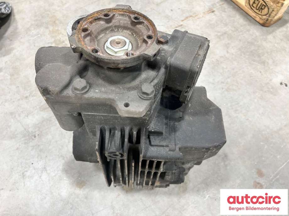 Kardang klokke bak til VW Transporter / Caravelle 2003-2009 (Fase 1) (T5) (T5) (VOLKSWAGEN|02W 525 010 J|)