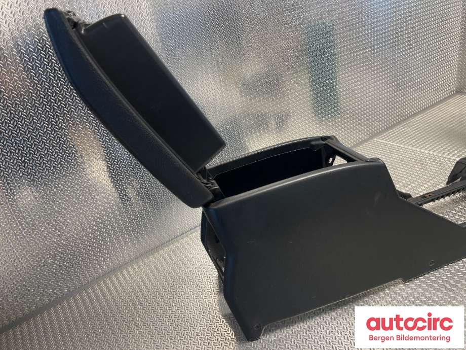 Sete armlene lokk til Mercedes G-Wagen 1990-->> (W463) (W463) (MERCEDES|A4636800082|A4636801152|A2086800079)