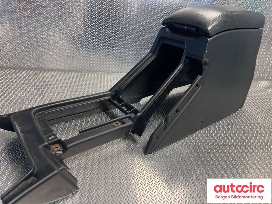 Sete armlene lokk til Mercedes G-Wagen 1990-->> (W463) (W463) (MERCEDES|A4636800082|A4636801152|A2086800079)