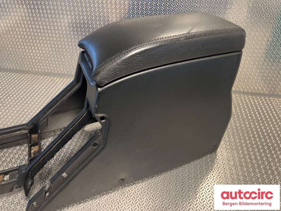 Sete armlene lokk til Mercedes G-Wagen 1990-->> (W463) (W463) (MERCEDES|A4636800082|A4636801152|A2086800079)