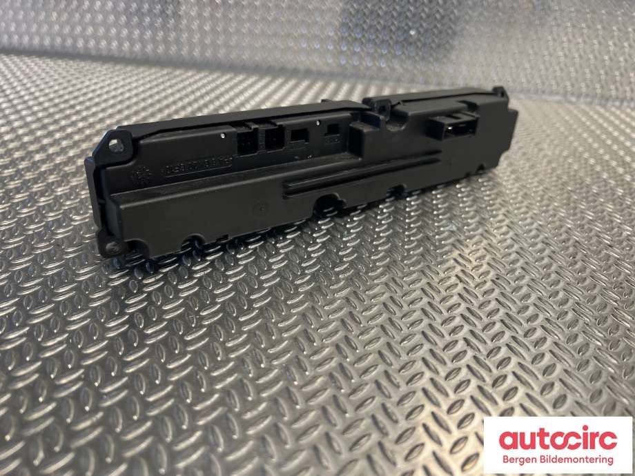 Bryter nødblink til VW Caddy 2010-2015 (Type III, Fase 2) (VOLKSWAGEN|A4638201110|)
