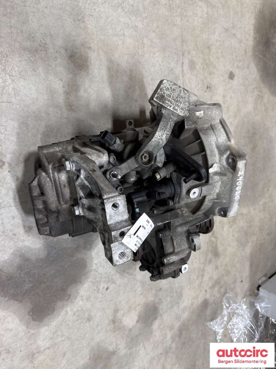 Girkasse manuell 6-trinn til VW Passat 2015-2019 (Fase 1) (B8) (B8) (VOLKSWAGEN|02S 300 047 R|)