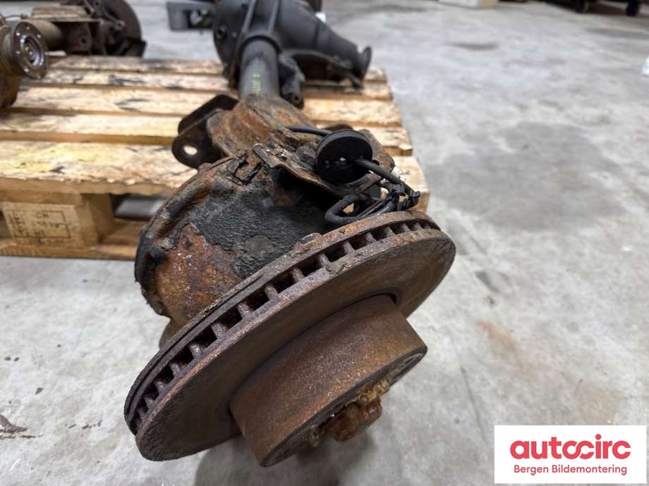Diverse deler til Mercedes G-Wagen 1990-->> (W463) (W463) (MERCEDES|A 463 330 32 05|)