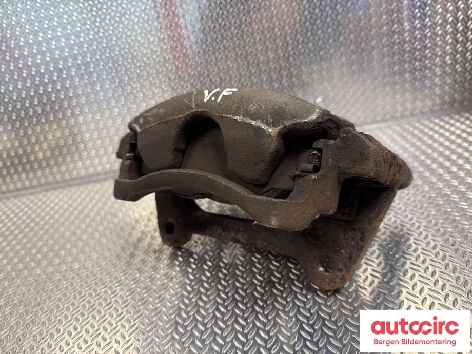 Bremsecaliper venstre foran til VW Passat 2015-2019 (Fase 1) (B8) (B8) (VOLKSWAGEN|8V0 615 123 D|)