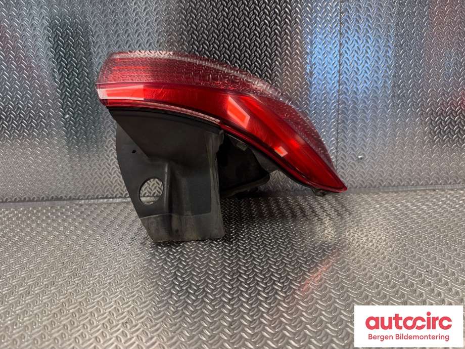 Baklykt venstre til VW Passat 2015-2019 (Fase 1) (B8) (B8) (VOLKSWAGEN|3G9 945 095 D|)