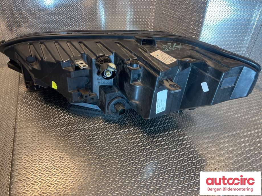 Frontlykt høyre halogen til Tesla Model X 2016-->>  (TESLA|1034317-00-B|1034317-99-B|)