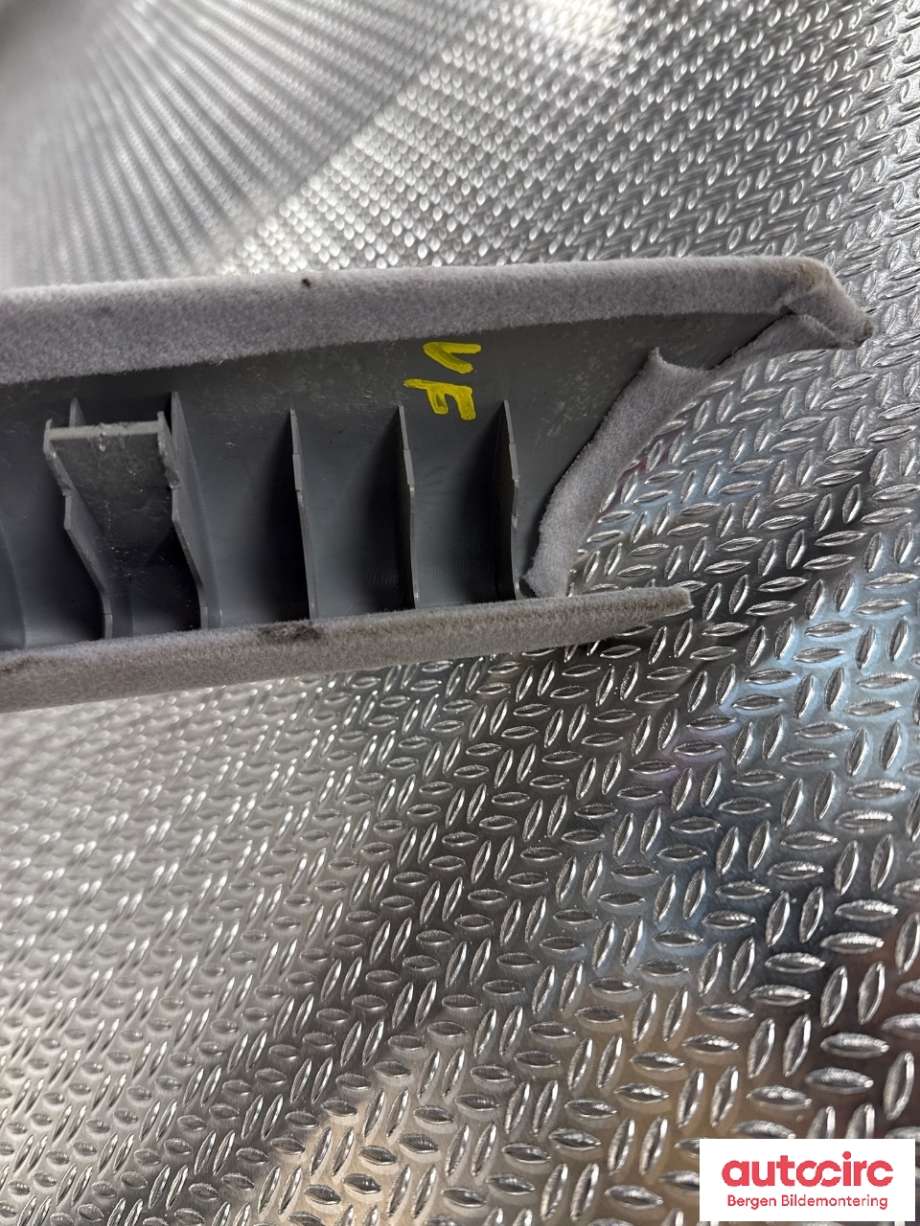 Innredning diverse til Mercedes G-Wagen 1990-->> (W463) (W463) (MERCEDES|A 463 692 44 01|)
