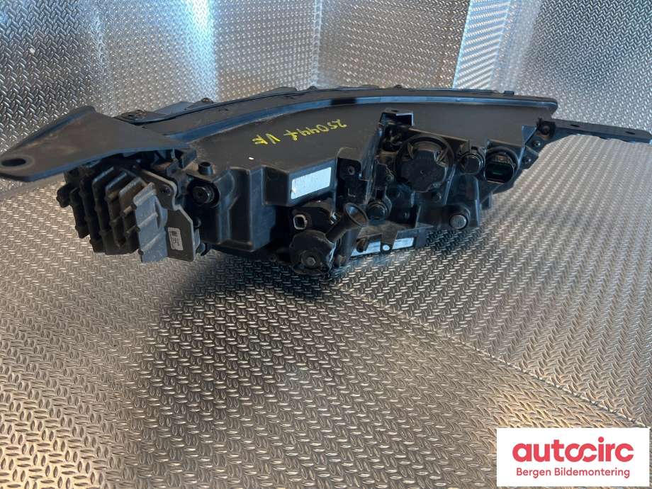 Frontlykt venstre halogen til Kia e-Soul 2019-->> (Type III) (KIA|92101J 2020|)