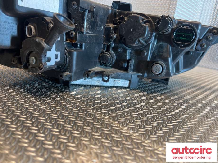 Frontlykt venstre halogen til Kia e-Soul 2019-->> (Type III) (KIA|92101J 2020|)