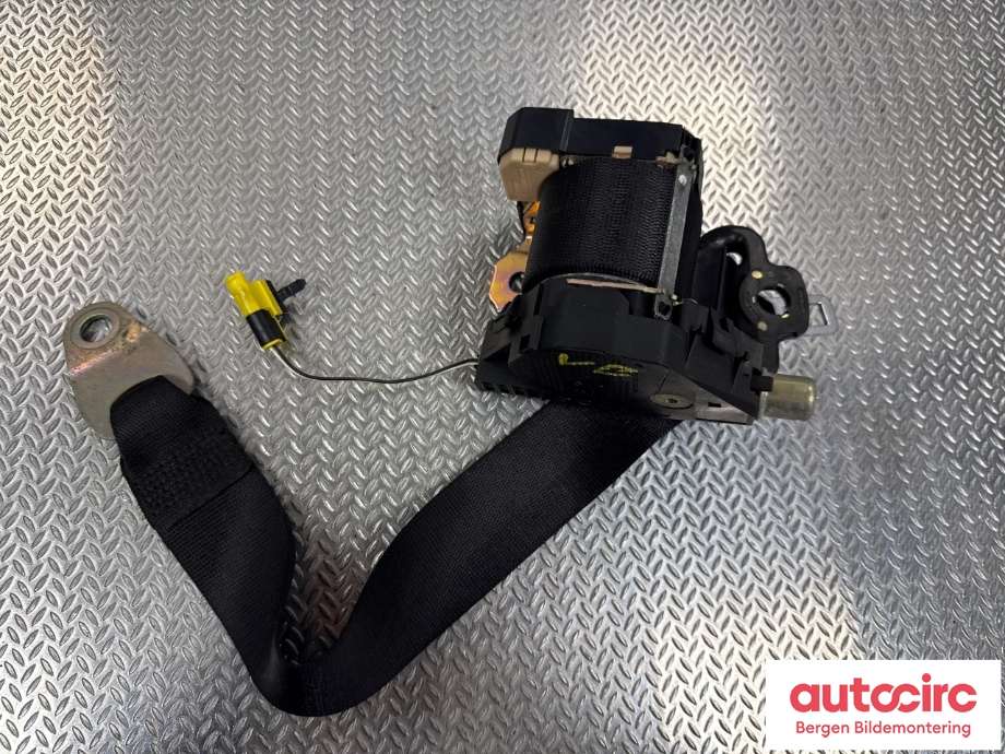 Sikkerhetsbelte bak venstre til Mercedes G-Wagen 1990-->> (W463) (W463) (MERCEDES|A 463 860 21 85|)