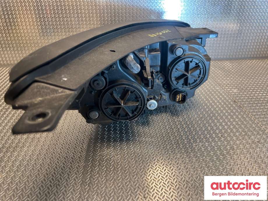 Frontlykt venstre halogen til Kia Soul 2014-2019 (Type II)  (KIA|92101E40101D|)