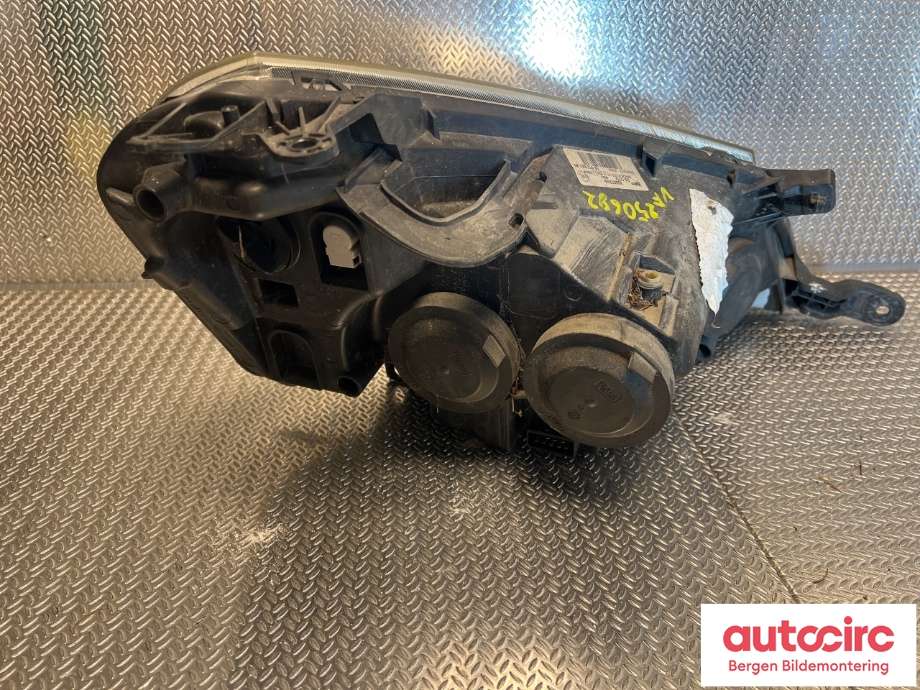 Frontlykt venstre halogen til Peugeot Expert 2007-2016 (Type II)  (PEUGEOT|6208 L0|)