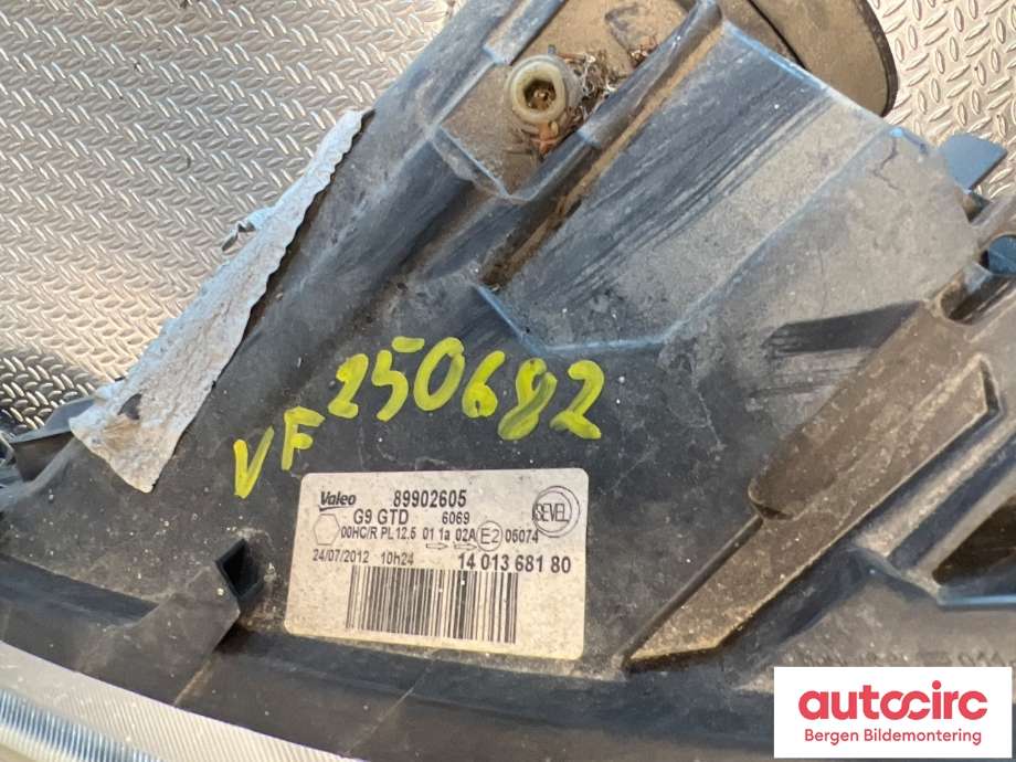 Frontlykt venstre halogen til Peugeot Expert 2007-2016 (Type II)  (PEUGEOT|6208 L0|)