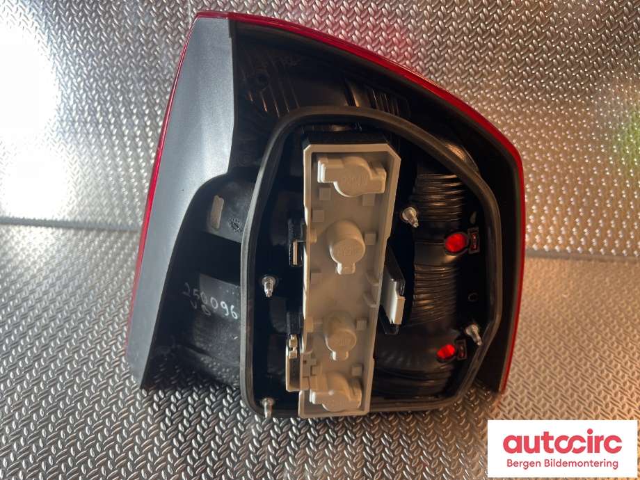 Baklykt venstre til Škoda Octavia 2009-2013 (Type II, Fase 2) (SKODA|1Z5 945 111 B|)