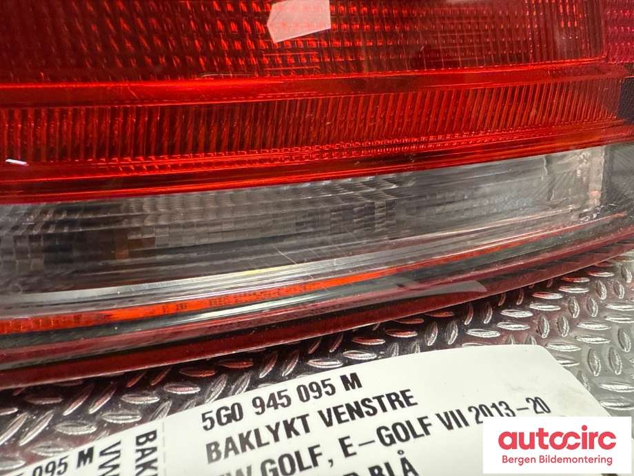 Baklykt venstre til VW Golf VII 2012-2017 (Fase 1)  (VOLKSWAGEN|5G0 945 095 M|)