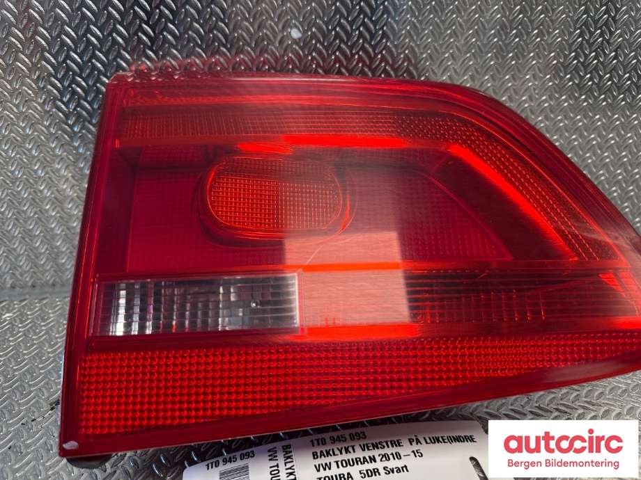 Baklykt venstre indre til VW Touran 2010-2015 (Type I, Fase 3)  (VOLKSWAGEN|1T0 945 093|)