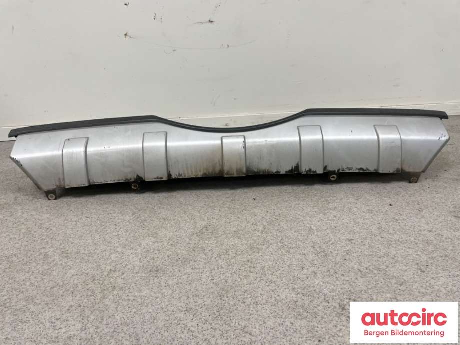 Støtfanger bak midtre del til Mitsubishi Pajero 2007-2016 (Type IV, Fase 1)  (MITSUBISHI|6410A315HA|)