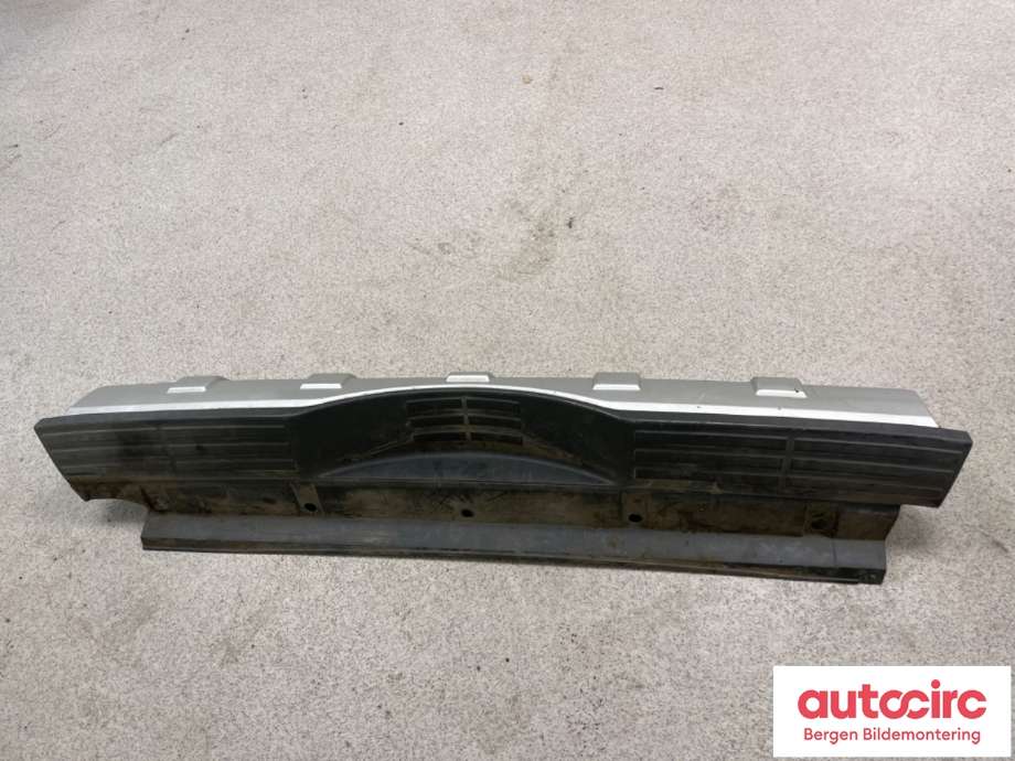 Støtfanger bak midtre del til Mitsubishi Pajero 2007-2016 (Type IV, Fase 1)  (MITSUBISHI|6410A315HA|)