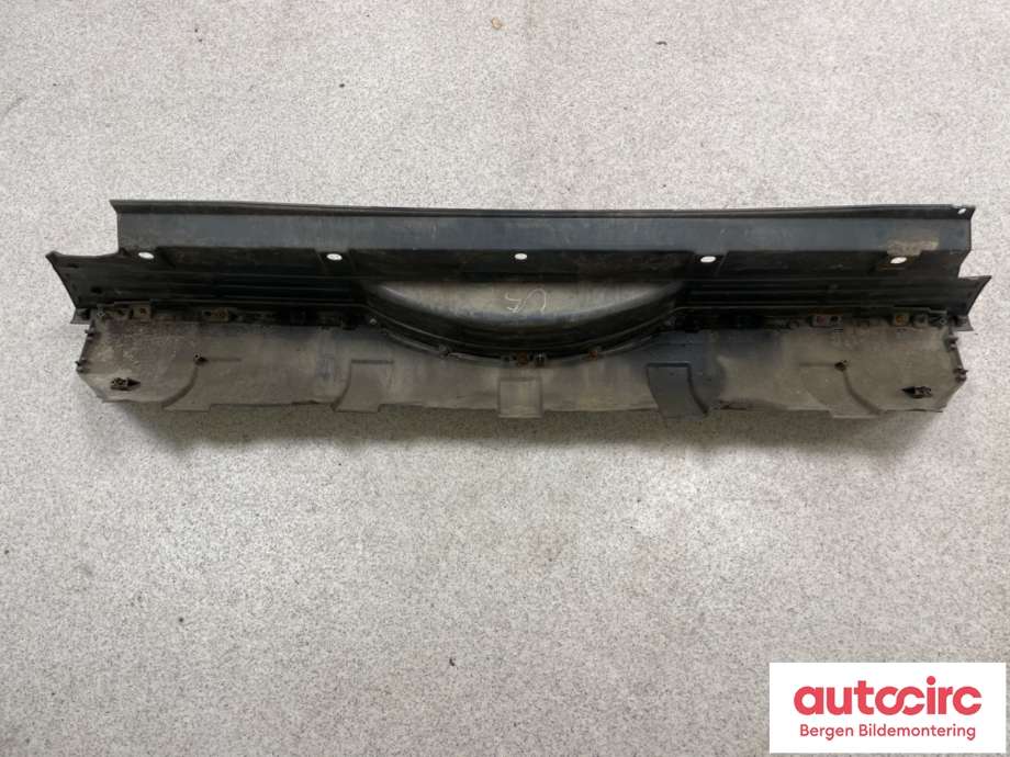 Støtfanger bak midtre del til Mitsubishi Pajero 2007-2016 (Type IV, Fase 1)  (MITSUBISHI|6410A315HA|)