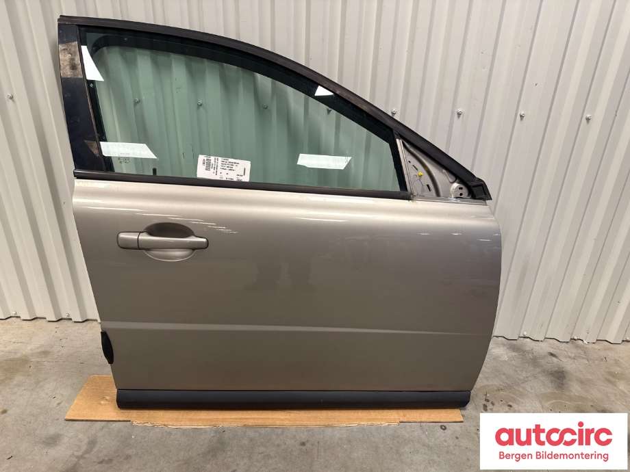 Dør høyre foran til Volvo V70 2007-2013 (Type III, Fase 1) (VOLVO|31335589|)