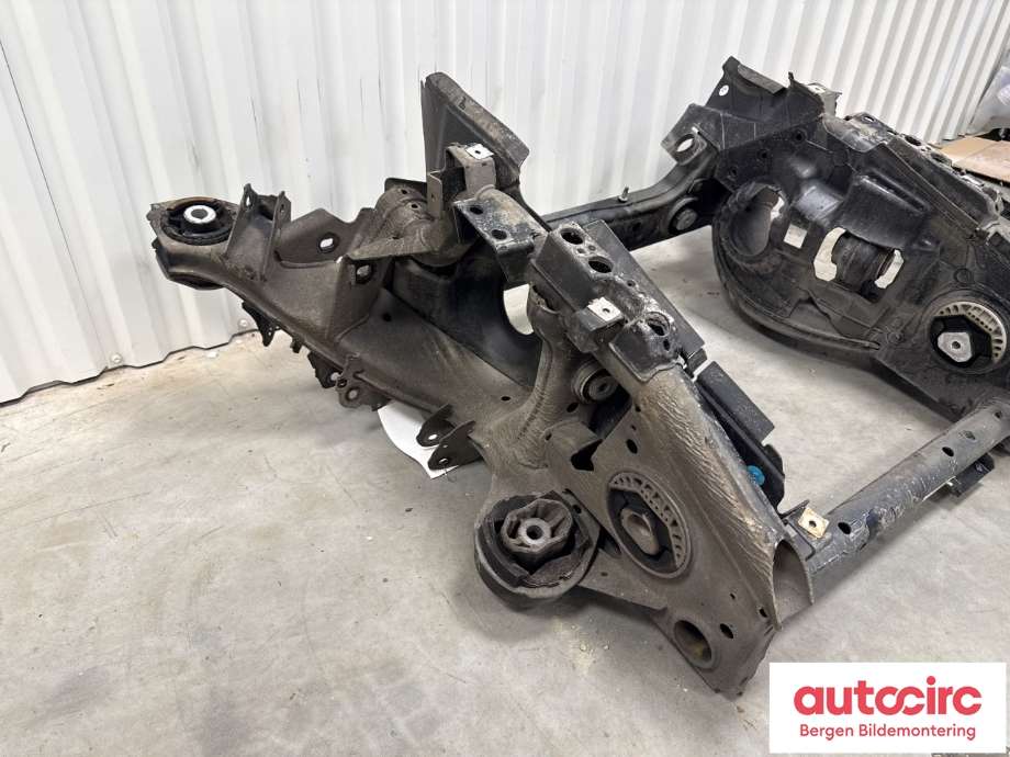 Bakaksel til Mercedes EQC 2019-->> (MERCEDES|A 293 350 13 00|)
