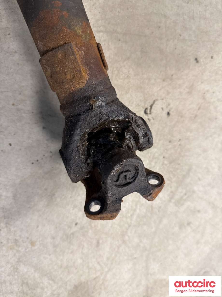 Mellomaksel fremre til Toyota Hilux 2012-2016  (TOYOTA|371400K131|)
